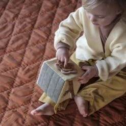 Cube D'activité En Tissus Doux Verger Fabelab® Coton Bio GOTS -Jouet Bio Scandinave -Peluche Jouets Magasin cube activite en tissus doux verger fabelab coton bio gots jouet bio scandinave 5