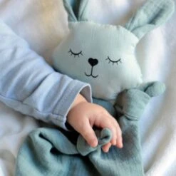 Doudou Plat à Nœuds Coton Bio Bunny APunt Barcelona®- Doudou Bébé Bio -Peluche Jouets Magasin doudou bebe coton bio bunny apunt barcelona doudou bio 3