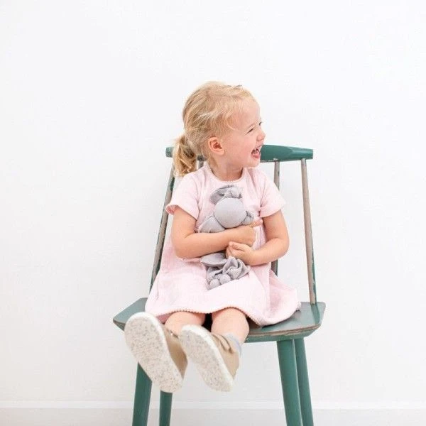 Doudou Bébé Coton Bio Floppy Mousseline Gris Argent Hoppa®- Doudou Certifié GOTS 4 Doudou Bébé Coton Bio Floppy Mousseline Gris Argent Hoppa®- Doudou Certifié GOTS – Image 2