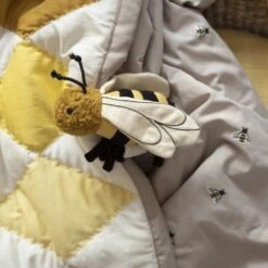 Doudou Hochet Fabelab® Abeille 17 Cm Coton Bio GOTS Fabelab® - Hochets Bio Scandinave 13 Doudou Hochet Fabelab® Abeille 17 Cm Coton Bio GOTS Fabelab® - Hochets Bio Scandinave -Peluche Jouets Magasin doudou hochet fabelab abeille 17 cm coton bio gots fabelab hochets bio scandinave 4