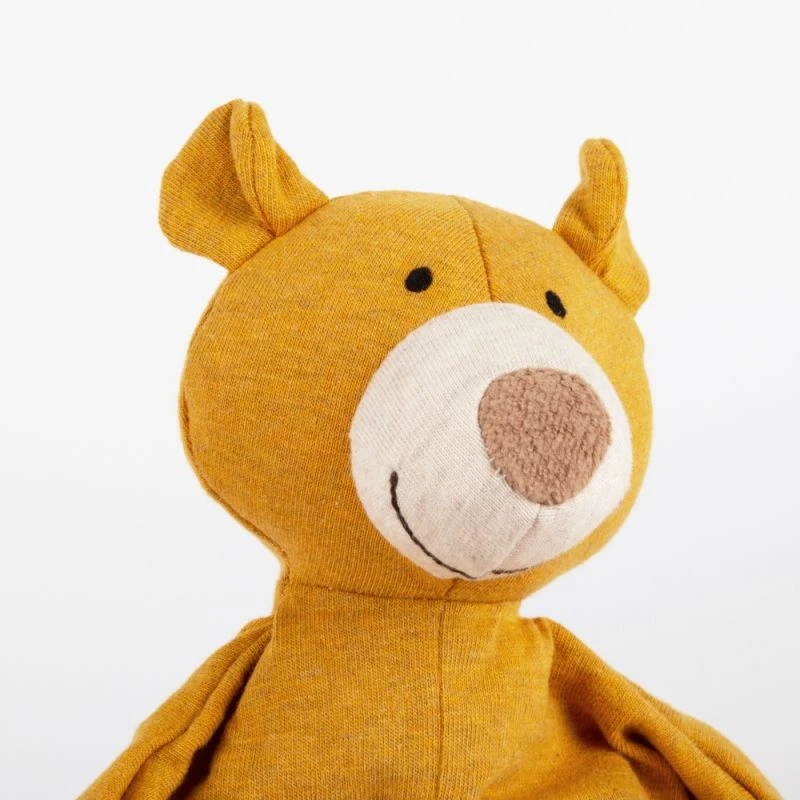 Doudou Ours Plat à Nœuds Jersey De Coton Bio Sigikid® 26 Cm Jaune Ocre - Doudou Bébé 7 Doudou Ours Plat à Nœuds Jersey De Coton Bio Sigikid® 26 Cm Jaune Ocre - Doudou Bébé – Image 5
