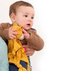 Doudou Ours Plat à Nœuds Jersey De Coton Bio Sigikid® 26 Cm Jaune Ocre - Doudou Bébé 16 Doudou Ours Plat à Nœuds Jersey De Coton Bio Sigikid® 26 Cm Jaune Ocre - Doudou Bébé -Peluche Jouets Magasin doudou ours plat a noeuds jersey de coton bio sigikid 26 cm jaune ocre doudou bebe 6