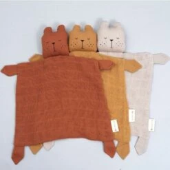 Doudou Plat Carré Ours Caramel Fabelab® Mousseline Coton Bio GOTS- Doudou Bio Scandinave -Peluche Jouets Magasin doudou plat carre ours caramel fabelab mousseline coton bio gots doudou bio scandinave 2