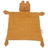 Doudou Plat Carré Ours Paresseux Ocre 34cm Fabelab® Coton Bio GOTS- Doudou Bio Scandinave -Peluche Jouets Magasin doudou plat carre ours paresseux ocre 34cm fabelab coton bio gots doudou bio scandinave