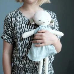 Grande Poupée De Tissu "Pomme" Fabelab® 40 Cm Coton Bio GOTS- Jouet Bio Scandinave -Peluche Jouets Magasin grande poupee de tissu pomme fabelab coton bio gots jouet bio scandinave 2