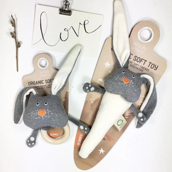Hochet Bio & Anneau De Dentition Lapin Gris Wooly Organic® Coton Bio 12 Cm - Doudou Bio GOTS 4 Hochet Bio & Anneau De Dentition Lapin Gris Wooly Organic® Coton Bio 12 Cm - Doudou Bio GOTS – Image 2