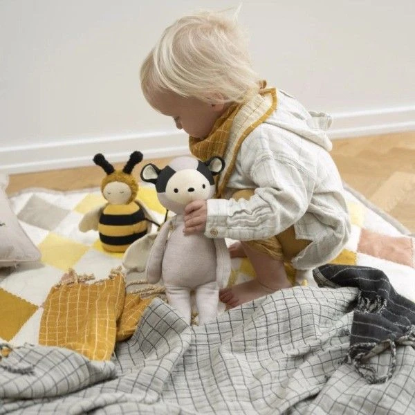 Jouets Bébé Culbuto Abeille Fabelab® 18 Cm Coton Bio GOTS- Jouet Bio Scandinave 7 Jouets Bébé Culbuto Abeille Fabelab® 18 Cm Coton Bio GOTS- Jouet Bio Scandinave – Image 5