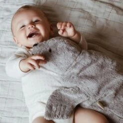 Peluche Bouillote Sèche Bébé Phoque Blanc Coton Bio 40 Cm Senger® - Bouillotte Bio Naturel Senger -Peluche Jouets Magasin peluche bouillote seche bebe phoque blanc coton bio senger bouillotte bio naturel senger 3