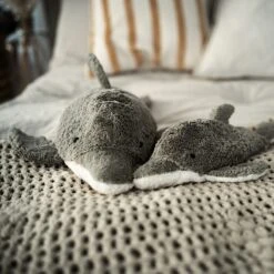 Peluche Bouillotte Dauphin Coton Bio 38 Cm Senger® - Bouillotte Sèche Bio -Peluche Jouets Magasin peluche bouillotte dauphin coton bio 38 cm senger bouillotte seche bio 3