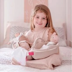 Poupée Bébé En Tissus Carry 25cm Set Couffin Tricoté Bonikka - Poupons -Peluche Jouets Magasin poupee bebe en tissus carry 25cm set couffin tricote bonikka poupons 4