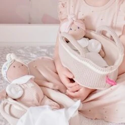 Poupée Bébé En Tissus Carry 25cm Set Couffin Tricoté Bonikka - Poupons -Peluche Jouets Magasin poupee bebe en tissus carry 25cm set couffin tricote bonikka poupons 6
