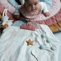 Tapis D'éveil & Activités Arc En Ciel Fabelab® Coton Bio GOTS- Jouet Bio Scandinave -Peluche Jouets Magasin tapis d eveil activites arc en ciel fabelab coton bio gots jouet bio scandinave 3